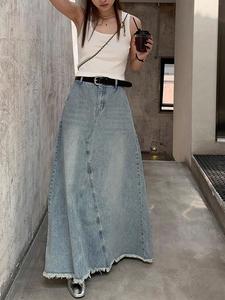 女性用夏のカジュアルロングスカート、ライトブルーの織り地で、適度な厚みがあり、普段使いやアウトドアに最適