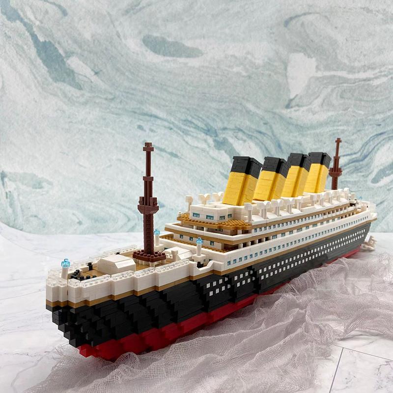 Titanic Building Blocks Assembled Toys Giant Boys and Girls Puzzle Cruise Ship Model Valentine's Day Gift（3688 PCS） 4