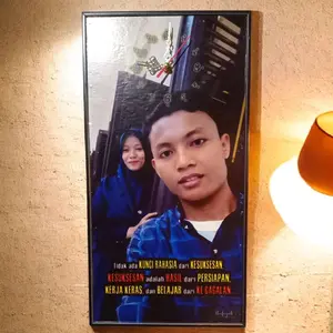 Jam Hiasan Dinding Costume dengan Photo Pribadi untuk Dekorasi Rumah Unik dan Personal