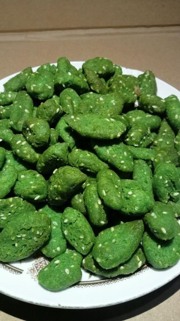 kue biji ketapang wijen hijau pandan/cemilan kue biji ketapang wijen fresh