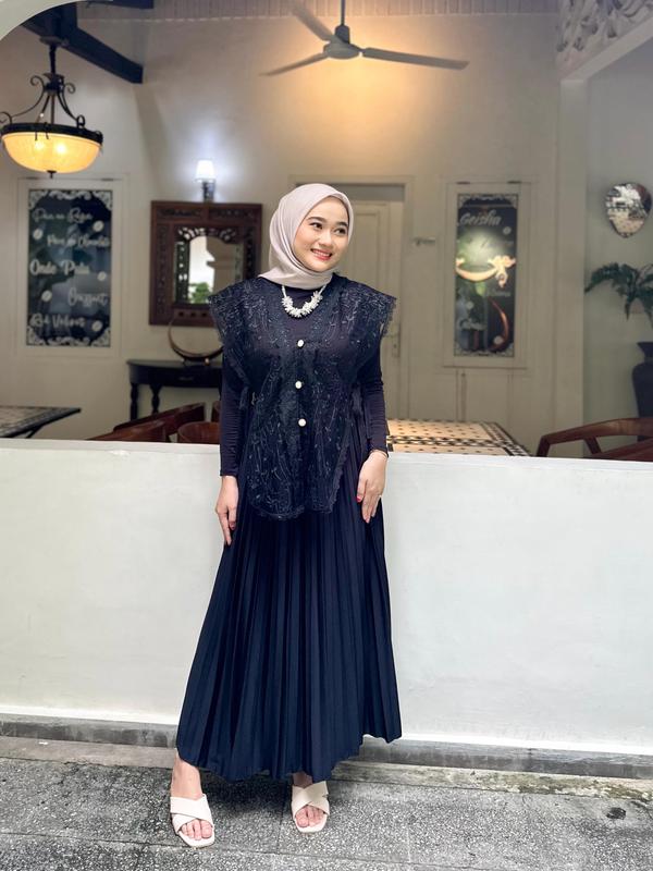 Ayasha - One Set Kondangan Vest Brokat Tile dan Rok Plisket Premium 4