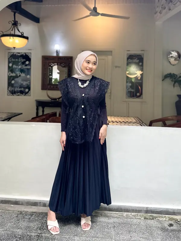 Ayasha - One Set Kondangan Vest Brokat Tile dan Rok Plisket Premium 4