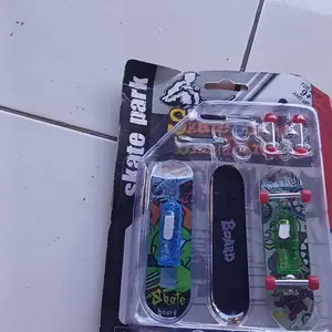 mainan skateboard finger / miniatur skateboard mini bisa di mainkan