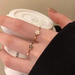 Cincin Bunga Aster Kecil Warna Hitam dan Putih Cincin Manis Wanita Aksesoris Busana Rings Super Cool