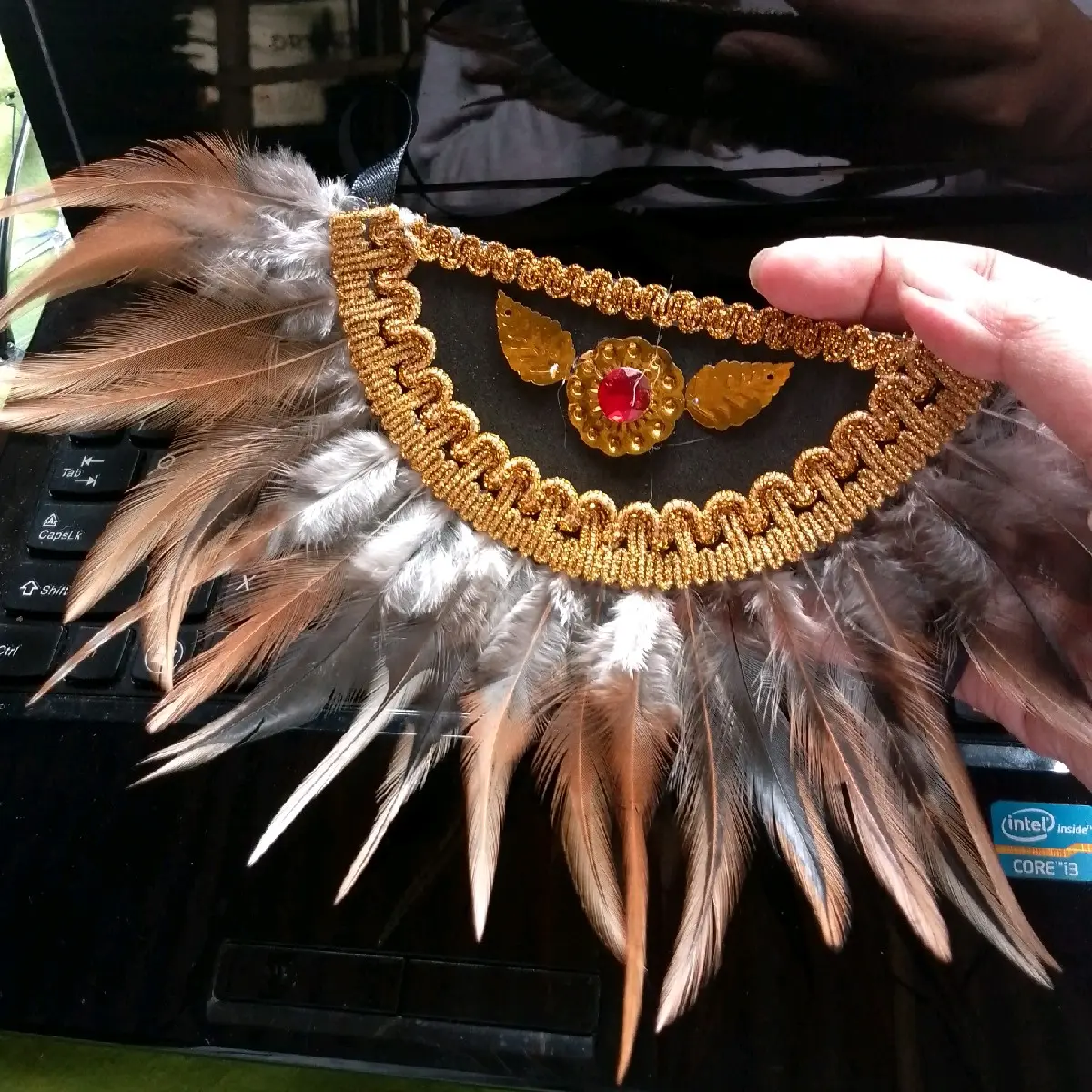 Kalung Bulu Pelengkap Pakaian Adat Wanita - Model Terbaru