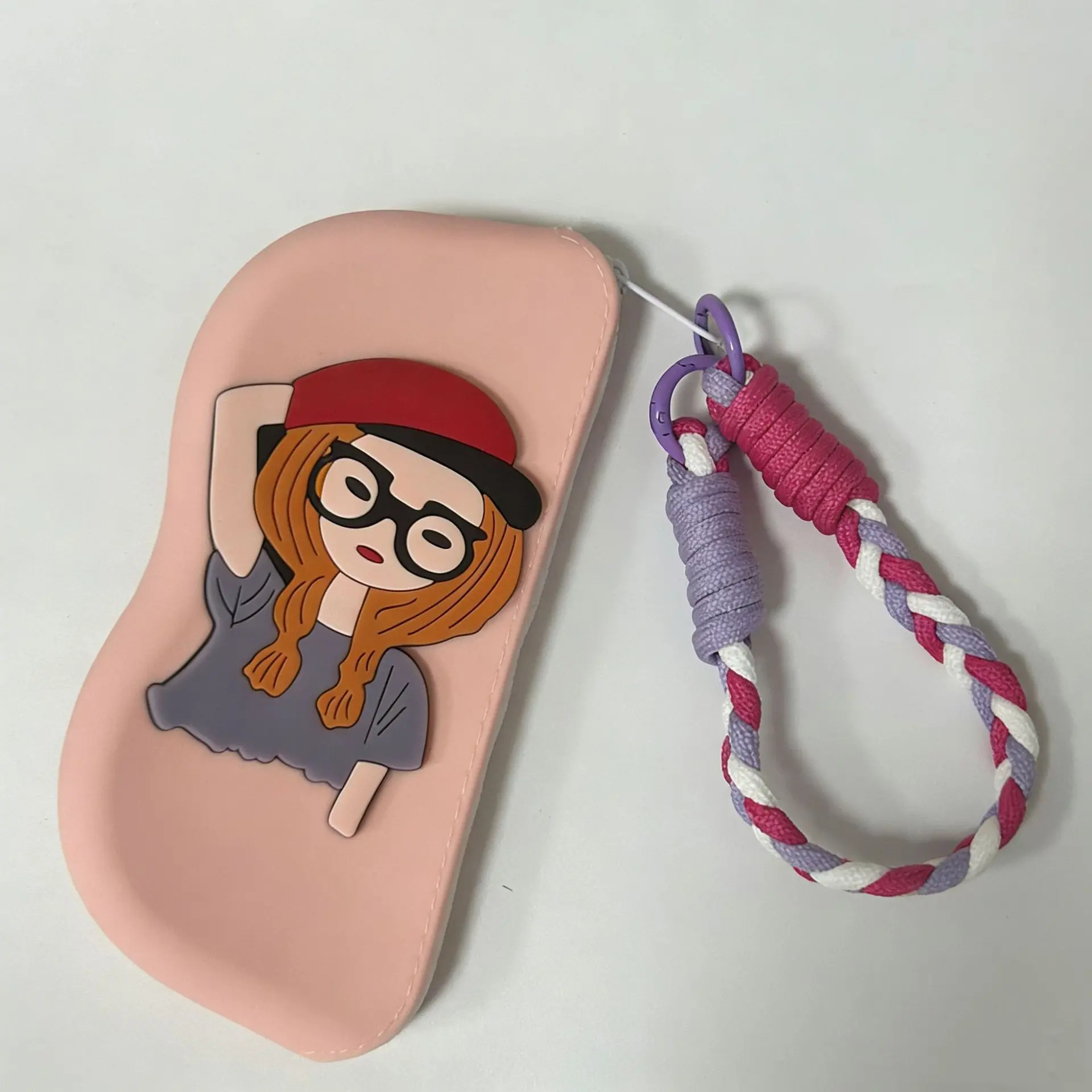 Gadis Berpakaian Merah Muda