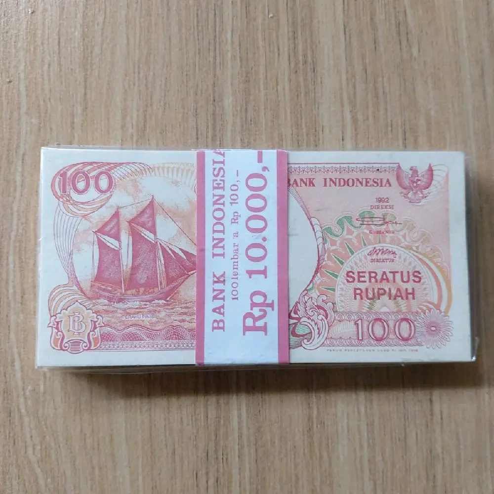 Uang kuno gepokan 100 Pinisi.