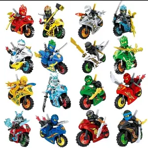 mainan brick motor ninjaGO lengkap dengan senjata dan motor.