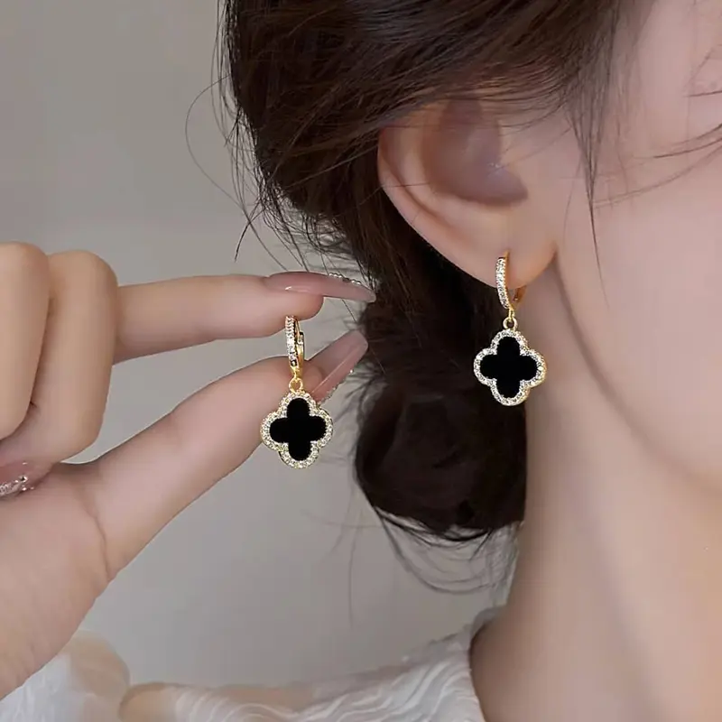Anting Wanita Anting Titanium Anting Semanggi Anting Clover Anting bunga hitam dan berlian Anting van cleef 0