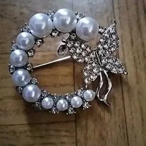 【lingerly】Mutiara Kupu-kupu Bros Bulat Mengkilap Indah Aksesoris Cosplay Pakaian Pakaian Z