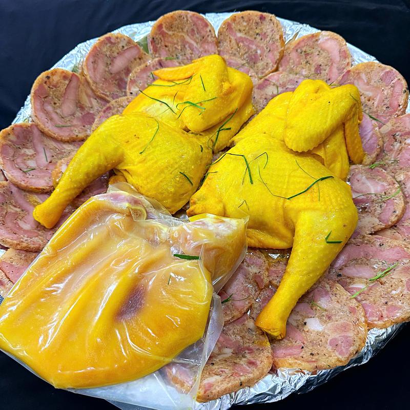 Set ăn thử gồm 1 con gà ri ủ muối + 1 cây giò bê 1 ký + 1 tai heo ủ muối | Ăn vặt | Bà trùm wongnai