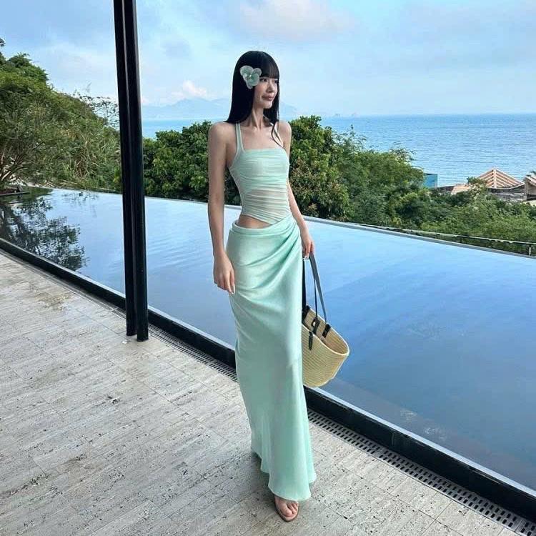 Đầm cổ yếm lưới nhúng phối lụa sang chảnh