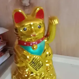 Maneki Neko Lucky Cat Qian Gold 12cm Kucing Hoki Koin Emas Patung Boneka Kucing Hoki Rejeki Yuan Bao