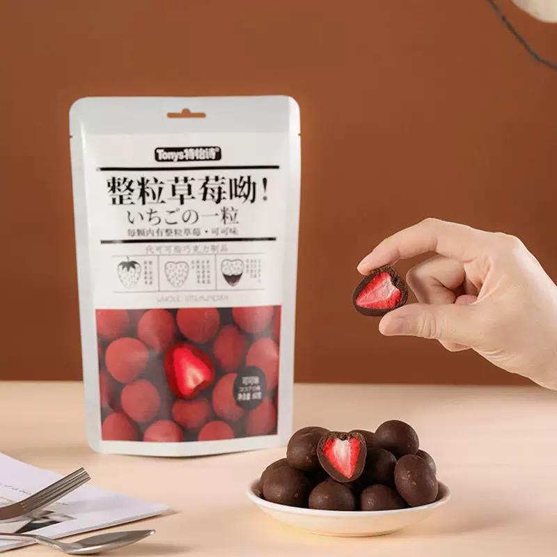 Tonys Cokelat Buah Strawberry Utuh – Cokelat Premium Isi Stroberi Asli 60gram Tonys Cokelat Buah Strawberry Utuh – Cokelat Premium Isi Stroberi Asli 60gram