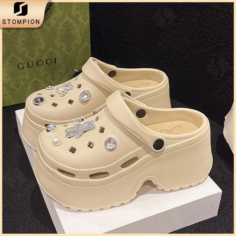 STOMPION Dép Lỗ Nữ Đế Cao Trang Trí Đá Pha Lê Tăng Chiều Cao Charm Đính Đá Sang Trọng Êm Chân Đi Chơi Đi Biển
