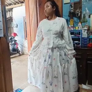 PO40 CHICMORE Set cantik wanita dengan cetakan bunga, kemeja lengan panjang renda, dan rok panjang dengan ruffle