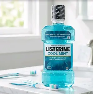 LISTERINE Cool Mint 250ml - Antiseptik Mouthwash untuk Napas Segar dan Mengurang 255 Mutusan Penyebab Bau Mulut dan Pori gratis 2 sikat gigi