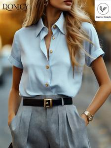 Camisa de mujer azul claro con cuello y mangas cortas, top elegante con sensación satinada para el trabajo, ajuste casual con mangas 3/4, prenda para todas las estaciones