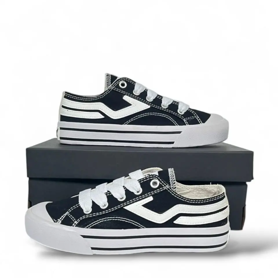Sepatu Kasual Trainers Sneakers untuk Pria dan Wanita - Shoes Hitam Casual