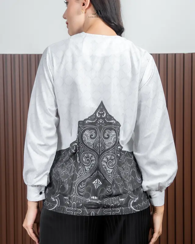 Laskala Woman Rafa Blouse Batik Putih Lengan Panjang 6