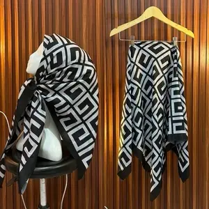 Hijab segi empat / hijab square abstrak/jilbab motif