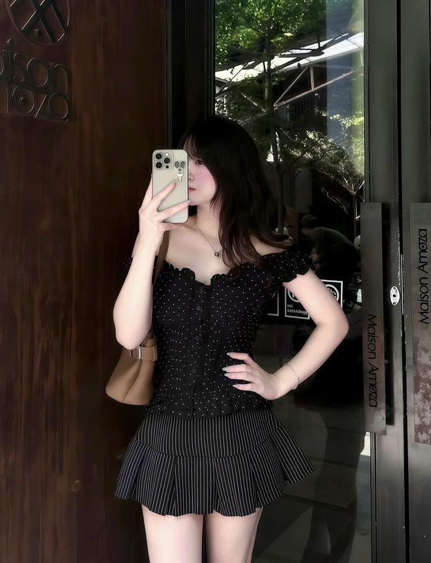 Áo kiểu trễ vai hack dáng chấm bi trendy 2025 Có Bigsize Top Women A12