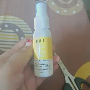 STUDIO TROPIK Balance Priming Water | Primer Face Mist Spray Rekomendasi MUA | Makeup Complexion | Kulit Berjerawat, Acne prone, oily berminyak | Dengan Niacinamide dan Zinc| Finish Matte