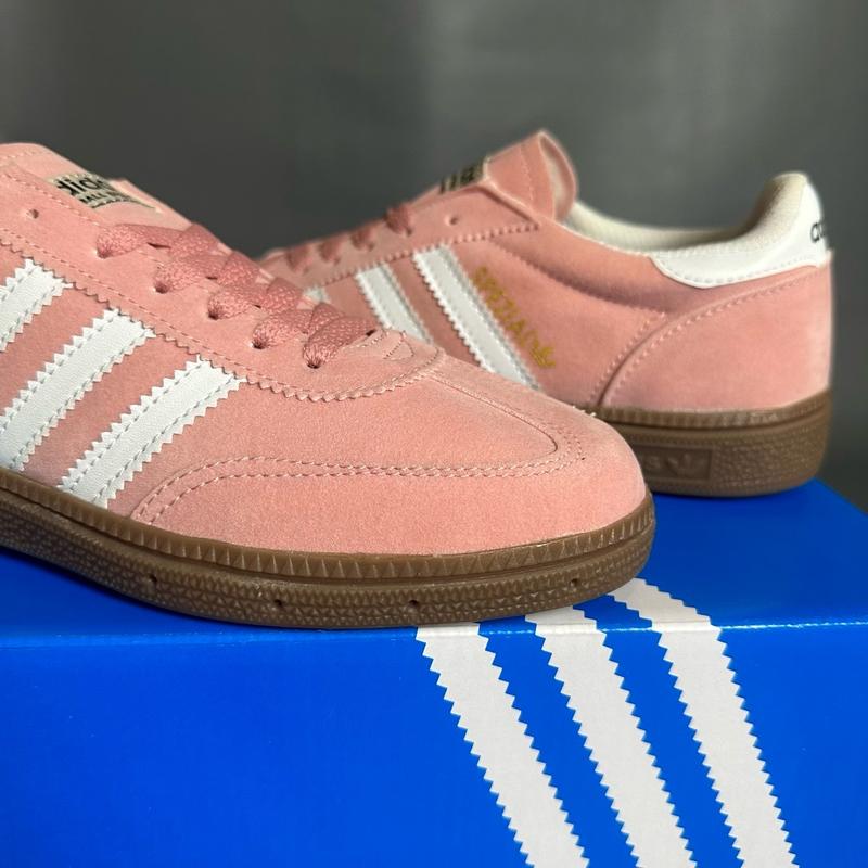Sepatu spezial pink lis putih 0