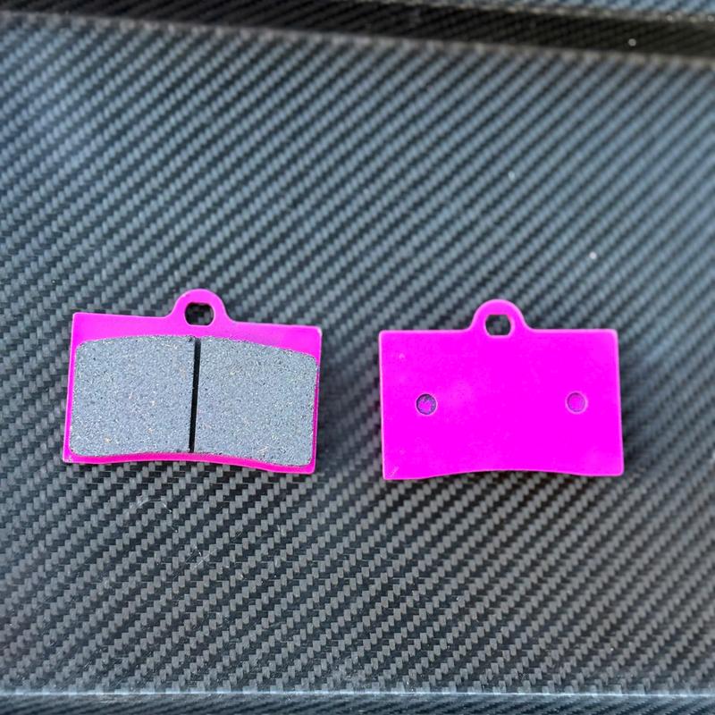 CNC Bố thắng cnc cho heo rembo frando 4 pis cặp 2 bố màu hồng chất liệu hợp kim sản xuất tại thái lan bdk001