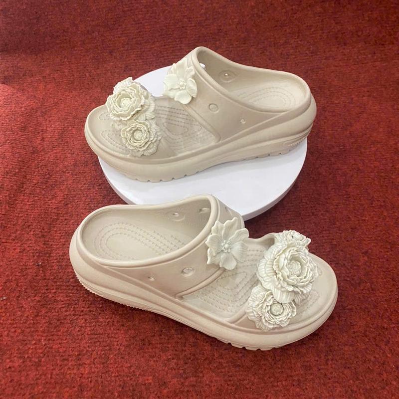 Dép Hai Quai Ngang Nữ Charm Hoa Trà Đế Cao 5 Cm Chất Liệu Eva Đúc Siêu Nhẹ Chống Nước Chống Trơn Trượt