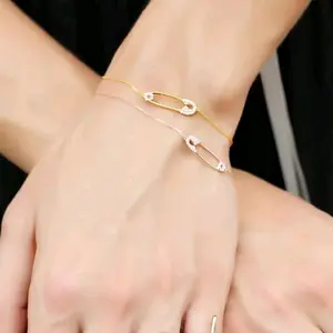 Gelang Safety Pin Atau Peniti Permata Titanium Style Terbaru Para Wanita Kekinian