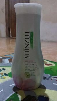 Product Review of Find It Store - Shinzui Skin Lightening Hand & Body Lotion 210ml | Lotion Tubuh | BPOM Original Memudarkan Pencerah Perawatan Scrub Mencerahkan Jamur Arbutin Memutihkan Niacinamide Wangi from K**h 0