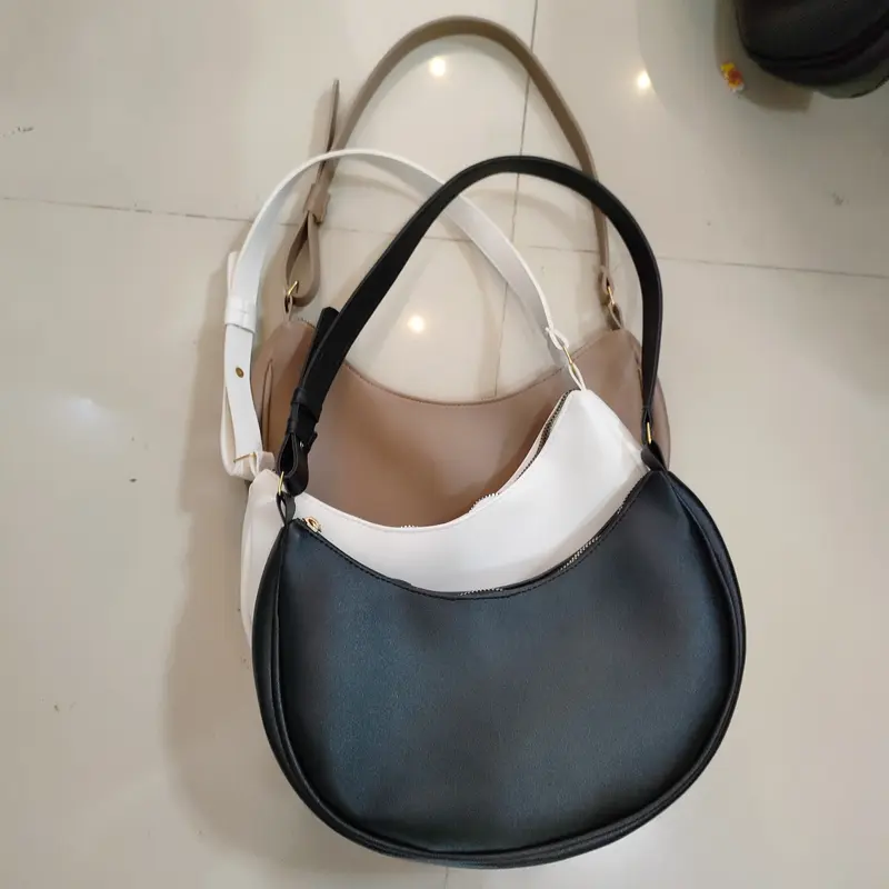 Amelia Shoulder Bag / Slingbag Wanita Kekinian Bisa Muat Banyak / Tas Selempang Bulan 6