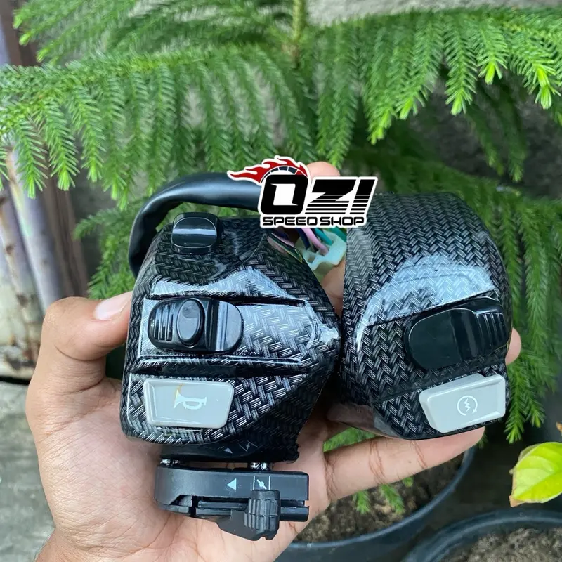 SAKLAR 1 SET CARBON KARBON FORGED MIO SPORTY MIO SMILE SOUL XEON MIO J MIO GT MIO M3 SOUL GT JUPITER MX 135 JUPITER Z 2009 DLL KARBON FORGET / HOLDER SAKLAR 1 SET KANAN DAN KIRI KARBON FORGED YAMAHA MIO XEON JUPITER SOUL DLL 1