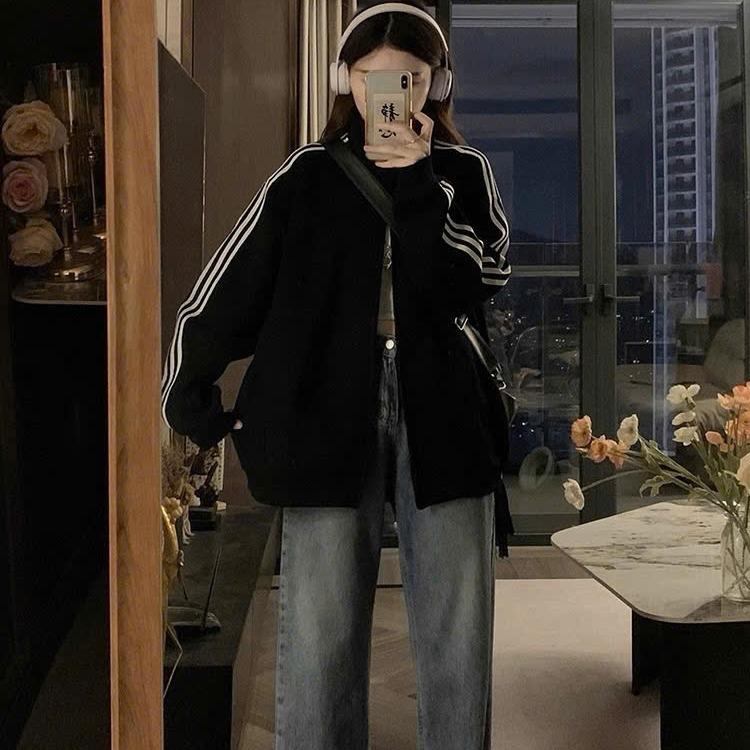 Áo Khoác Nỉ Bông 3 Sọc Nam Nữ Form Rộng Chất Vải Nỉ Bông Dày Giữ Ấm Tốt Phong Cách Streetwear Thể Thao Năng Động Màu Đen Trắng Xám Dễ Phối Đồ