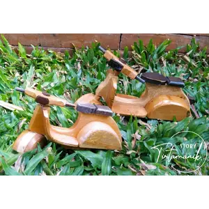 MINIATUR MOTOR VESPA KAYU Kerajinan