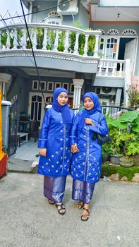Product Review of Setelan Taffeta Songket Modern Dan Elegan- Baju Kurung Kondangan Mewah Bridal Payet Modern Terbaru 2025 Dress Wanita Atasan Panjang Pesta Dewasa from Y**t 0