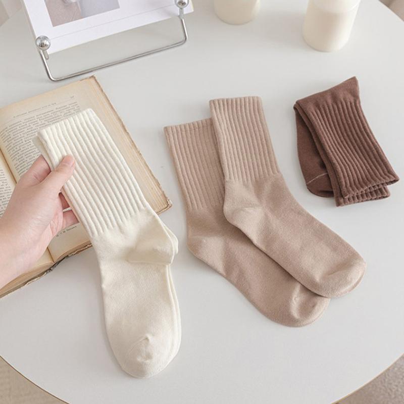 Product Introduction of Black White Women Socks Autumn Winter Middle Tube Sock Korean Japanese Ins Trend Cotton Coffee Retro Designer Socks for Student 8