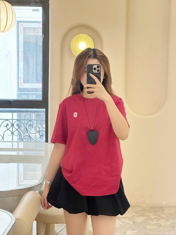 Phông DESSUU xịn sò cá tính, đi chơi, đi tập... cứ gọi là besttt, nhà e chỉ mua chuẩn shop DESSU uy tín nhất k mua các loại rẻ hơn, mn lưu ý nhé  k/c  Fullsz Xs S M L - form xuông ( mẫu cao m68 49kg đang mặc S). 5 màu: đen, xanh than, be, đỏ đô, trắng