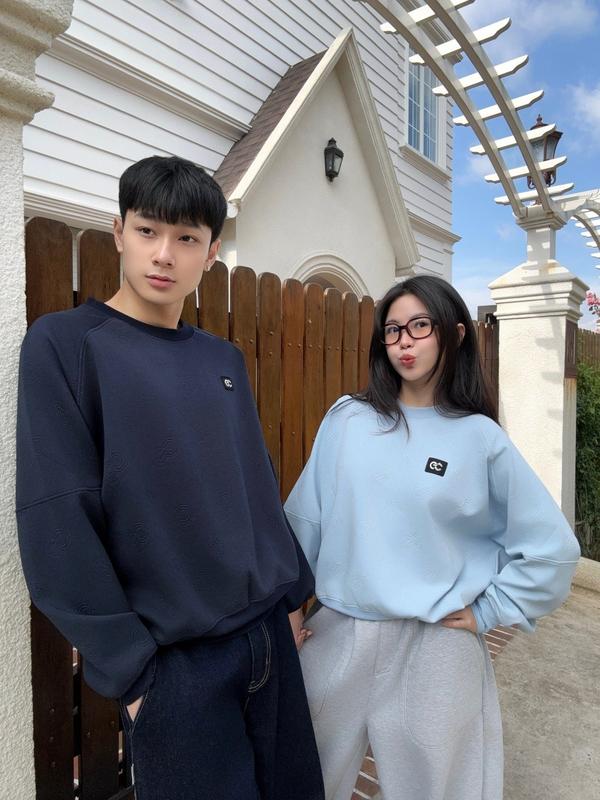 Áo Sweater ECOCHIC EMBOSSED MONOTONES SWEATSHIRT Chất Liệu Lụa Cao Công Nghệ Mới Cấp Chính Hãng Nhiều Màu B111