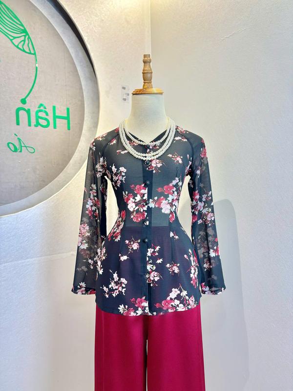 Hân Nguyễn Áo Bà Ba - B.A165 - Áo Bà Ba Voan Hoa CHIFFON Cổ Tim Dây Kéo Nút Bọc Nụ Tay Dài QUẦN NGỌC TRAI