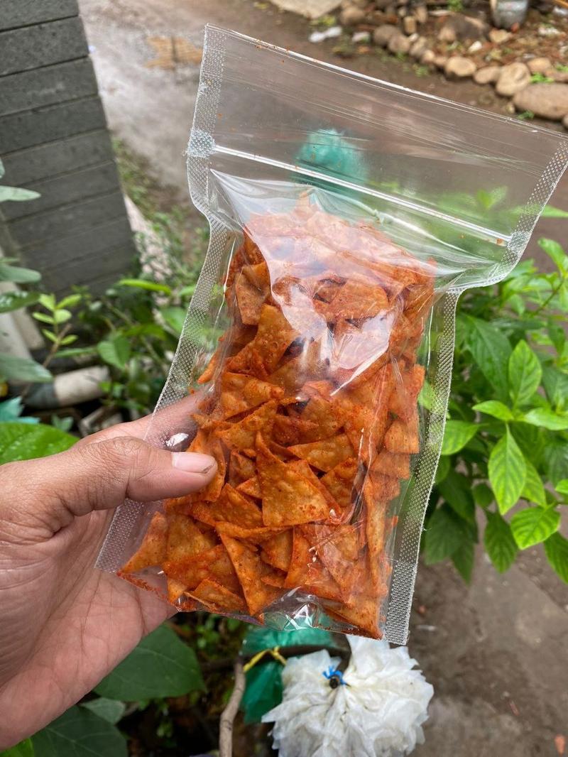 Product Introduction of Kerupuk pangsit Cemilan Enak Kemasan 100gr Makanan Ringan Jajanan Pedas Goreng Snack 16