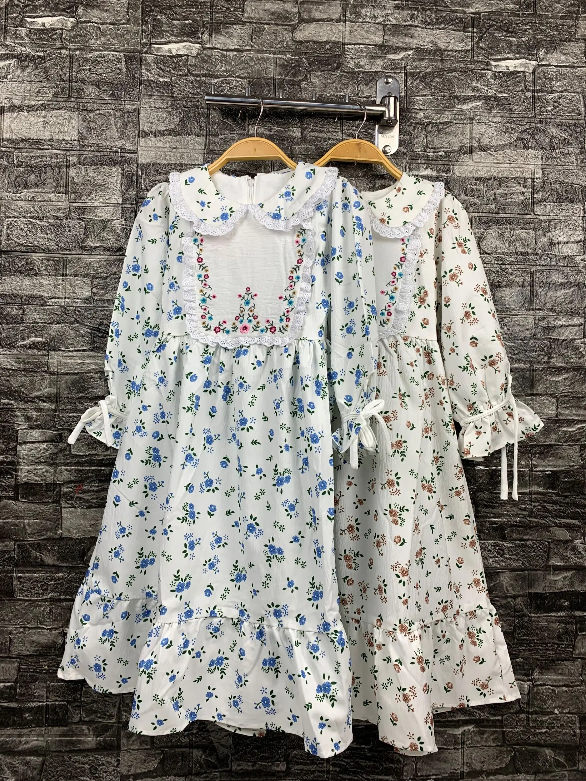 9799 Gamis Anak 3 - 10 Tahun Motif Bunga Putih Bordir + free hijab
