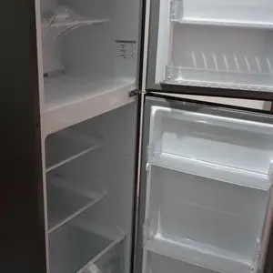 HISENSE-RT266N4IGN-Kulkas 2 Pintu-Kapasitas 223L-Dilengkapi Baja Abubu Premium-Banyak Aliran Udara-Filter Penghilang Baut-Teknologi Tanpa Embun Bekua-Satu Handle-terbuka 90 °-Lampu LED-Big Door Balcony- Multi Air Flow-User Friendly