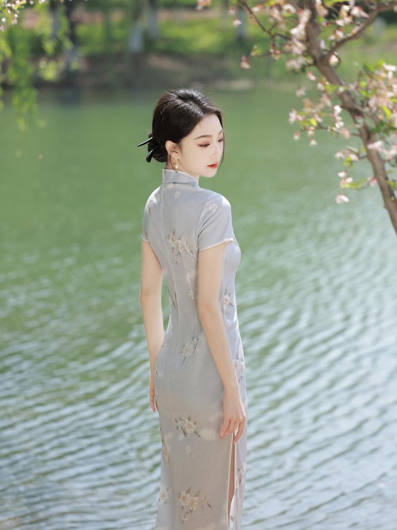 Product Introduction of [Light gray printed short-sleeved cheongsam woman] The new slim and long design is elegant and slim, which is suitable for women's daily/party wear and interpretation of oriental classical charm! 7