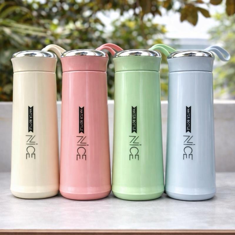 Bình Đựng nước NICE lõi thuỷ tinh bọc vỏ nhựa. Dung tích 400ml. Có quai cầm. Nhiều màu