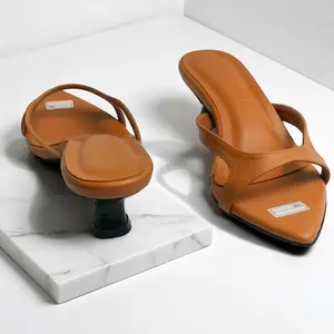 ZUNERA Velena Tinggi Hak 5cm Sandal Wanita Shoes Wanita On-Poin Tersedia Ukuran Big Size 41 42 Hitam Bahan Sintetis Premium Insole Empuk Outsole Anti-Selip Desain Minimalis Gampang Dipadukan Sendal Jepit Anggun Kekinian Nyaman