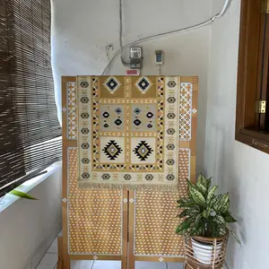 Neezar Rattan Penyekat Ruangan Minimalis ETHNIC RHODIZITE No 09 Bahan Sketsel Rotan Sintetis Dilengkapi Kaki Penyangga Gratis dan Roda untuk Mobilitas Lebar 50 cm Tinggi 150 cm - Furniture pembatas aesthetic sekat mushola di rumah