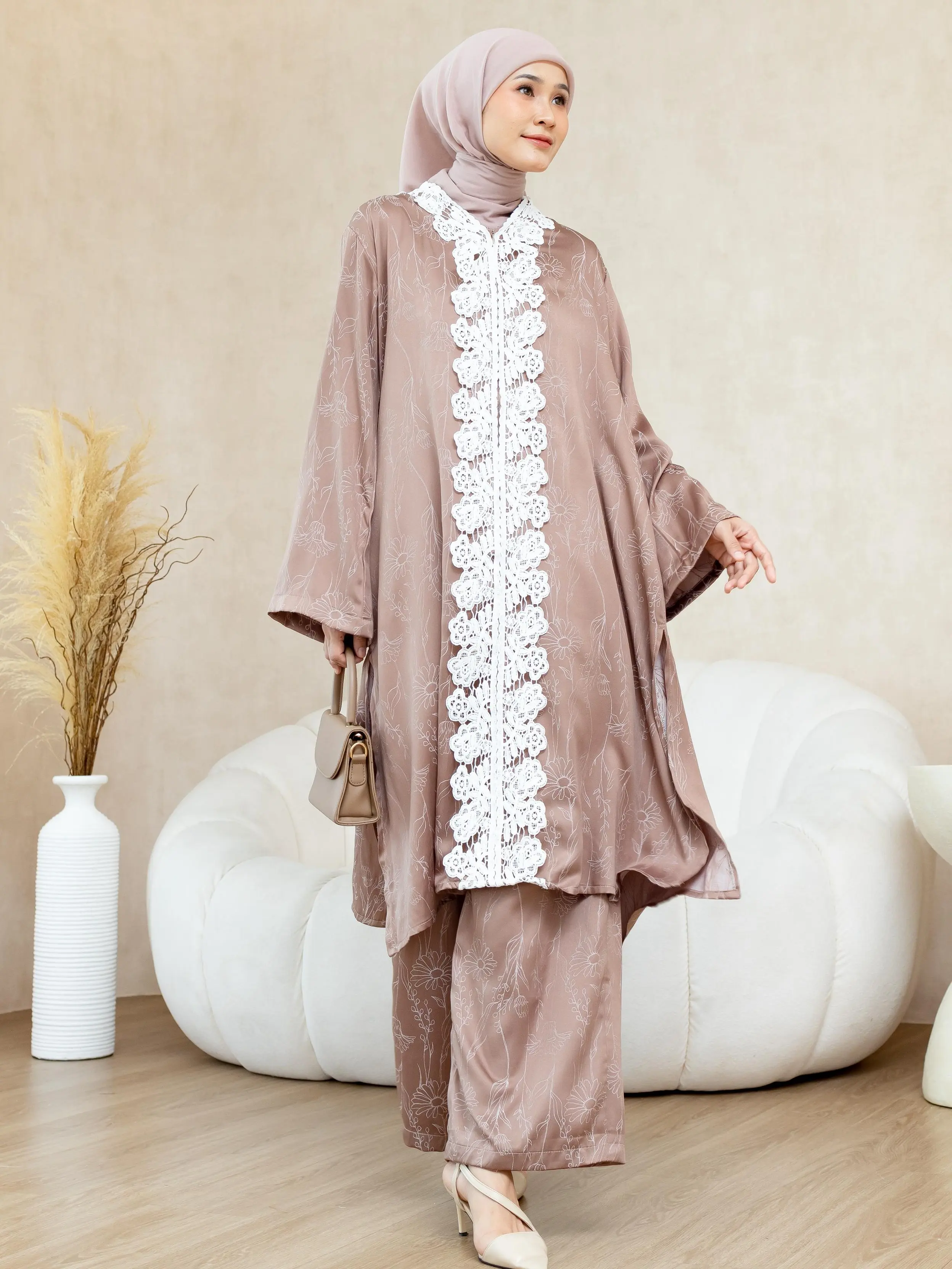 RAYA DEARKINARA ONESET SKRIT & ONESET CELANA