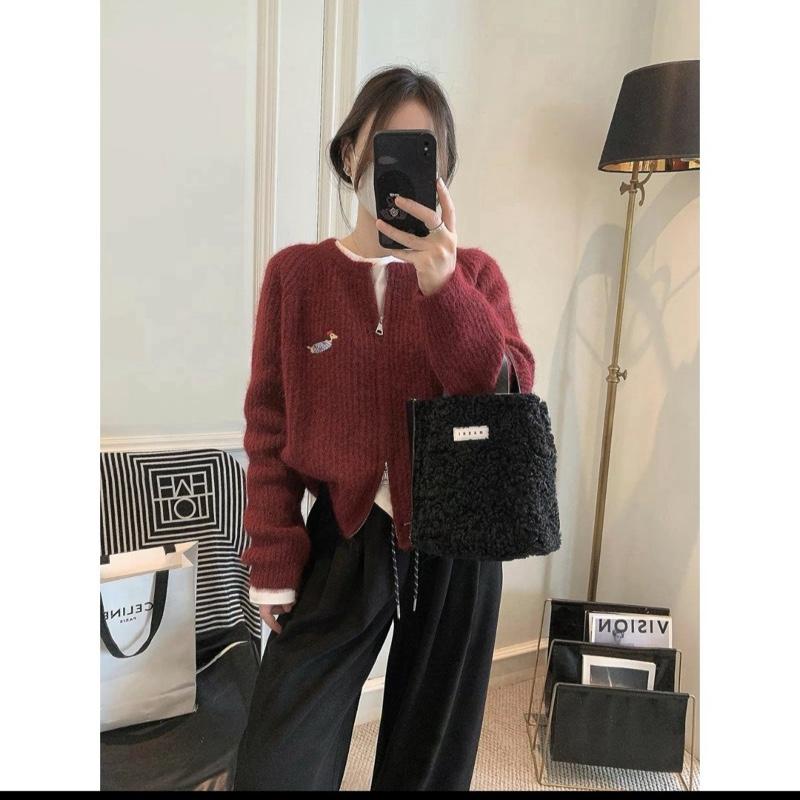 Áo khoác len nữ dài tay áo len thêu hình khoá kéo hai chiều phong cách